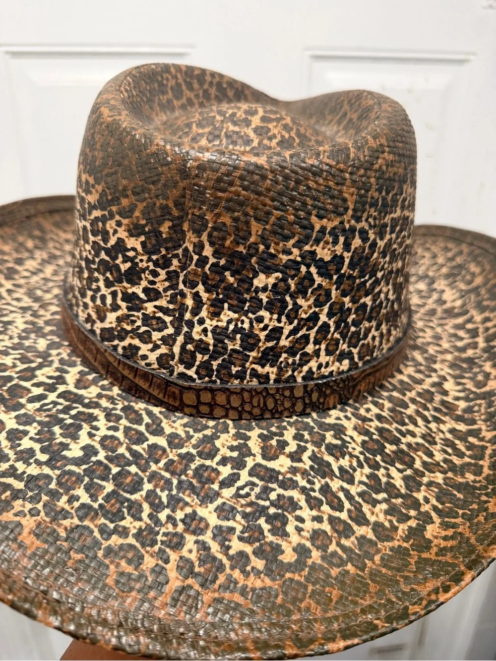 Leopard Print Western Cowboy Hat in Brown. West outfit. Summertime
